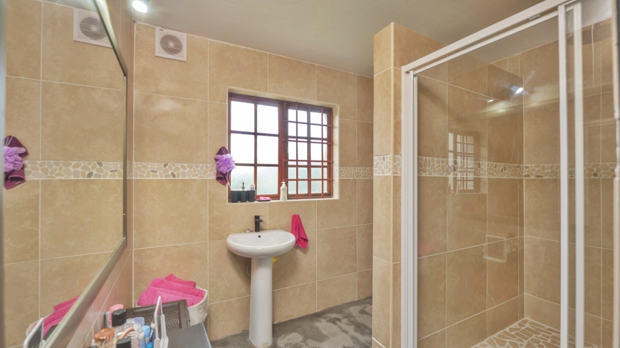 5 Bedroom Property for Sale in Struisbaai Western Cape